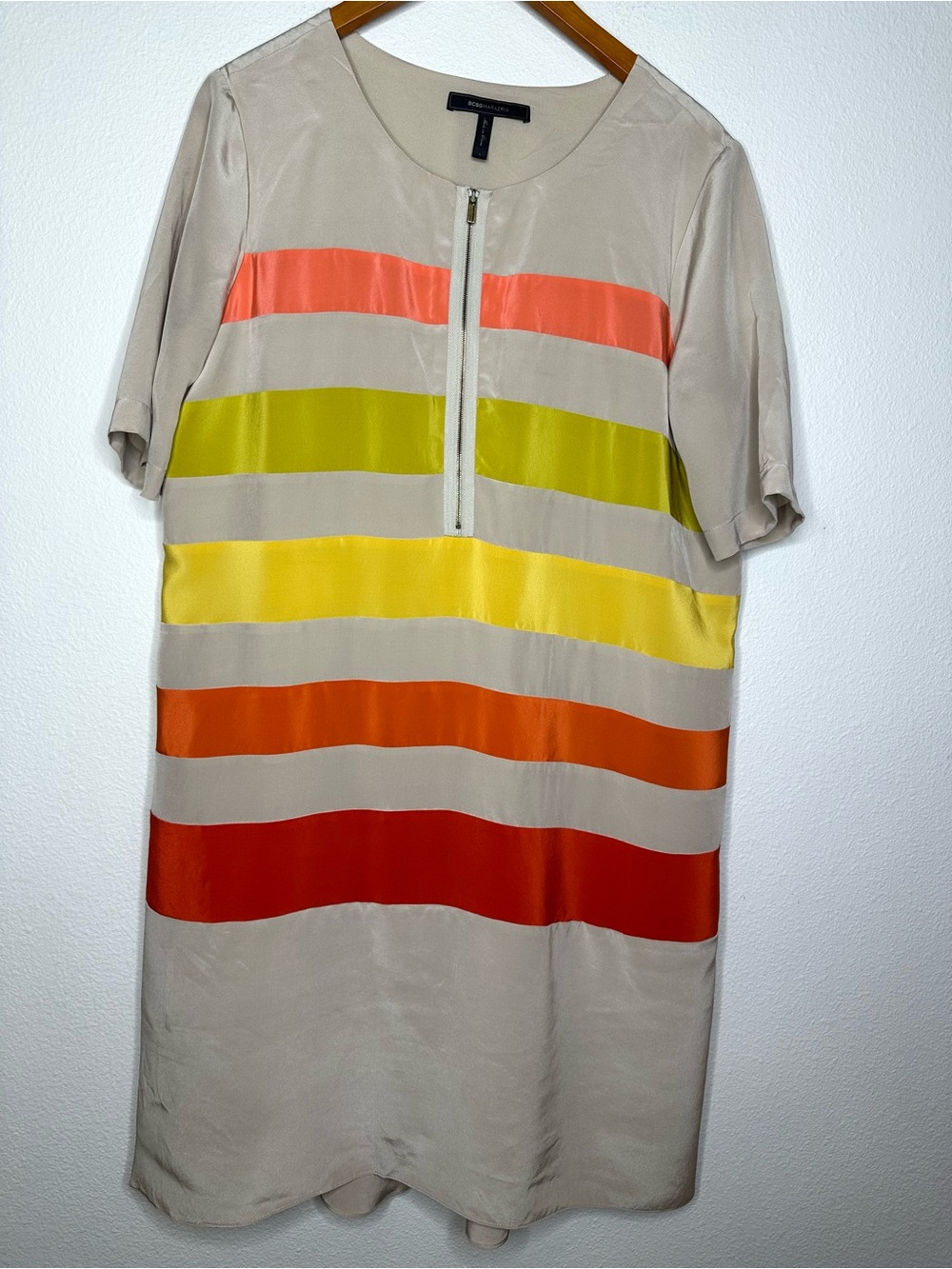 BCBGMAXAZRIA 100% Silk Shift Dress Colorblock Stripe L Beige Red Yellow Zip Fron